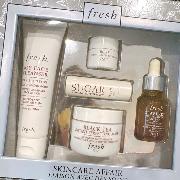 fresh Skincare Gift Set | Soy Cleanser Black Tea Mask Seaberry Oil | New - Picture 2 of 5